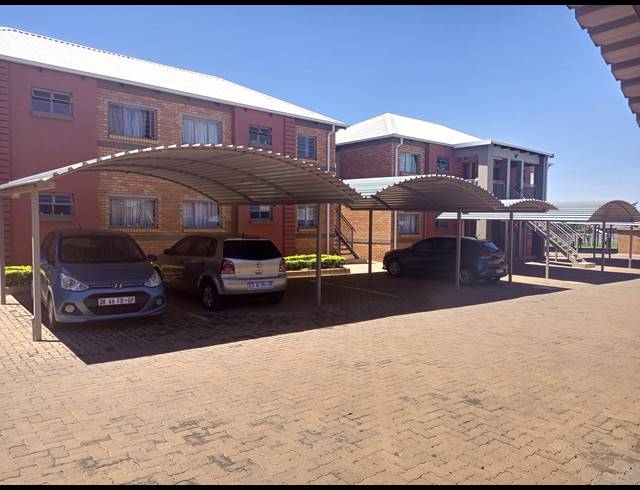 2 BEDROOM TOWNHOUSE FOR SALE IN ANDEON